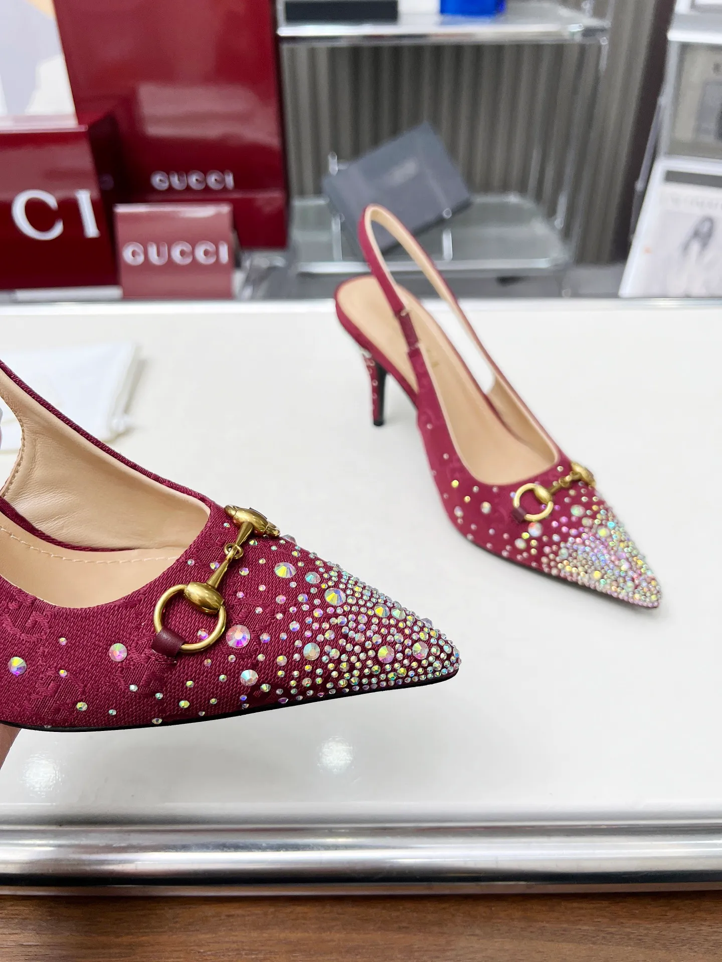 👟👟Ex-factory price 420👟👟 Genuine leather sole +40 Original quality gucci 2025 spring and summer new rhinestone high heels, top quality for sale, purchased authentic developed original hot-drilled process classic double G presbyopic surface, lining sheepskin with Italian original board material and craftsmanship are the same as the original! Code number: 35-42,